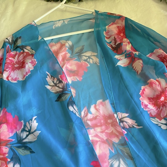 Floral wrap - Picture 2 of 2